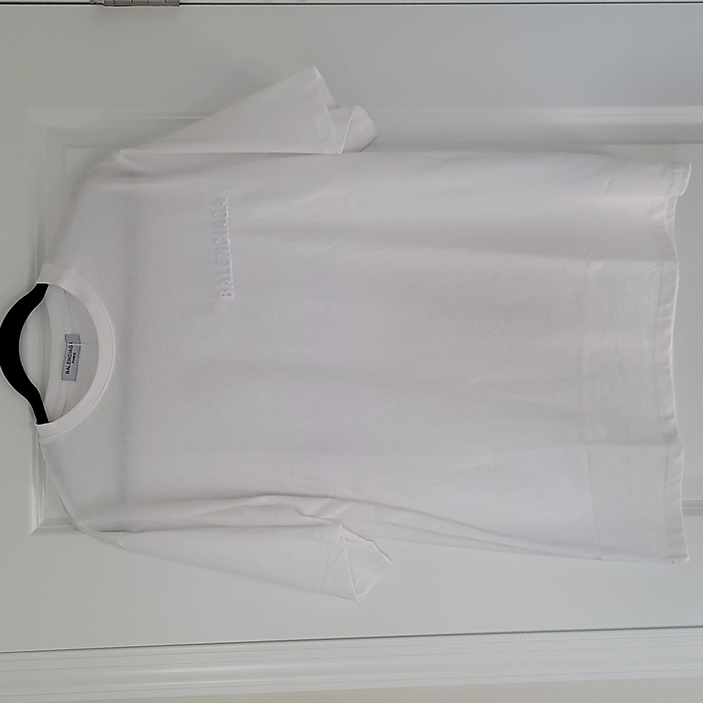 White t-shirt